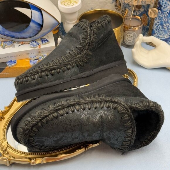 🆕 MOU 🧿 NWOT WOB Black Eskimo Ankle Boot, Paisley Print Overlay, Sz EU 39 - Picture 6 of 12